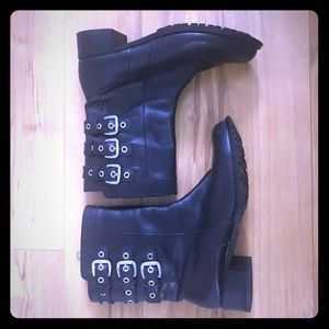 Ladies Adrienne Vittadini Trojan Boot size 8.5